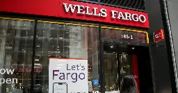 Customers scramble after deposits disappear from Wells Fargo accounts