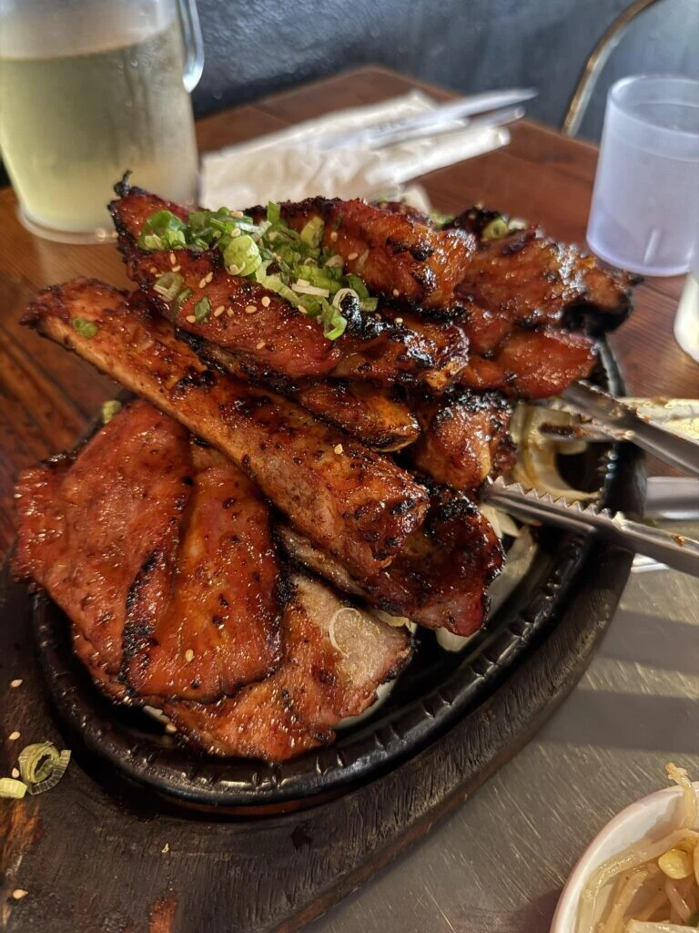 돼지갈비 (Charbroiled Pork Short Ribs)