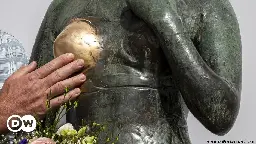 Germany: 'Groped' female statues highlight sexual harassment – DW – 04/08/2024